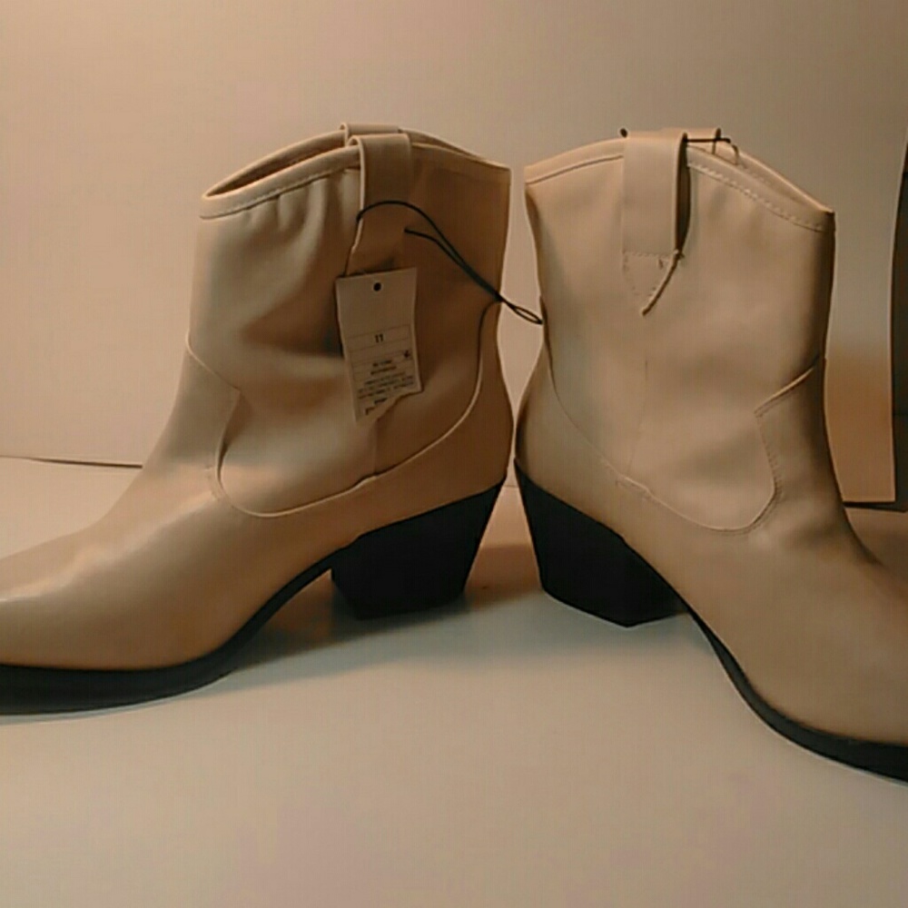 Universal thread mini pull on boots